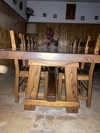 Tavolo in legno corpo unico