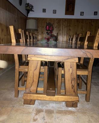Tavolo in legno corpo unico