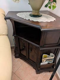 Angoliera in legno con sportelli in radica di noce