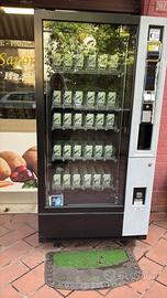 Distributore automatico per bevande con lettore