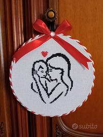 Fiocco nascita ricamato a mano – mamma e bebè 