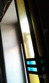 Arredo cornice finestra vetri cattedrale colorati