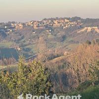 CASA INDIPENDENTE DIVISA IN TRE APPARTAMENTI