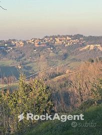 CASA INDIPENDENTE DIVISA IN TRE APPARTAMENTI