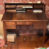 Scrivania antica con ribalta