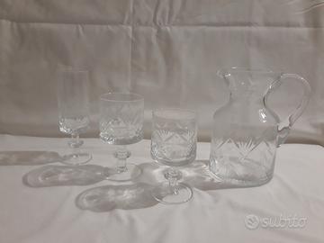 Bicchieri da 13(dodici). Acqua, vino, fluo e caraf