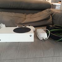 X Box Series S + joypad + caricabatterie + cuffie