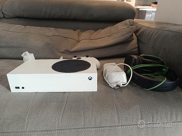 X Box Series S + joypad + caricabatterie + cuffie
