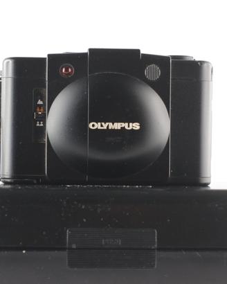 Olympus XA2 compatta analogica