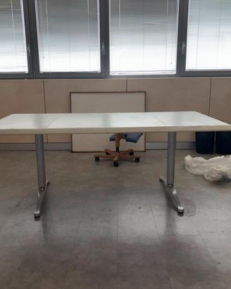 Tavolo riunioni Poltrona Frau in pelle