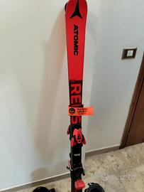 Scii , scarponi e casco 