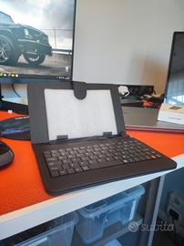 Custodia tablet con tastiera