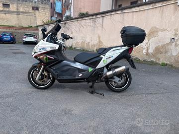 Aprilia srv 850