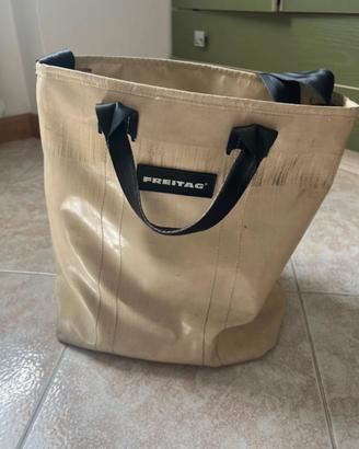 Borsa Freitag Leland