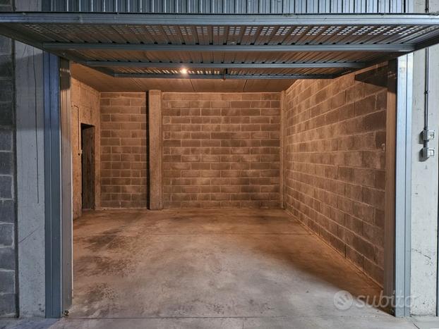Garage grande con cantina
