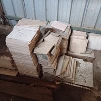 rimanenza di pochi mq di varie mattonelle e marmi