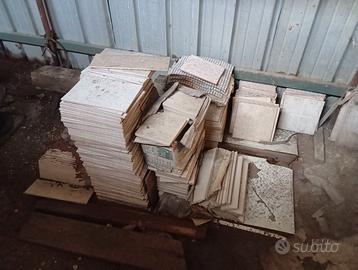 rimanenza di pochi mq di varie mattonelle e marmi