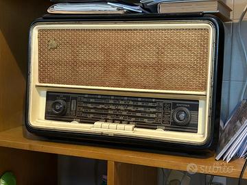 Radio a valvole Geloso con giradischi