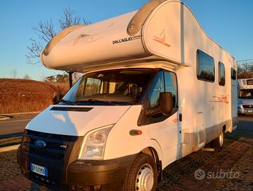 Camper mansardato con garage grande,6 posti letto