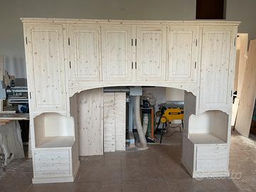 Armadio a ponte in abete massello