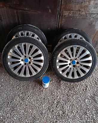 cerchi 17 Ford con bulloni e gomme nexen al 