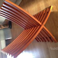 Piccolo tavolo da salotto o comodino