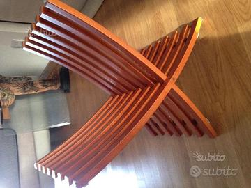 Piccolo tavolo da salotto o comodino