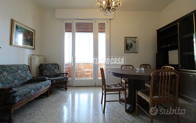 Appartamento con tre camere da letto