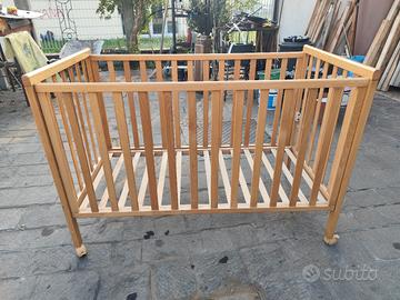 lettino con sponda che si abbassa