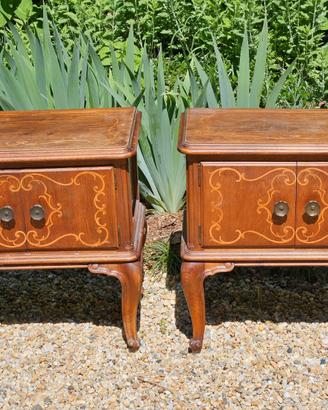 Coppia di eleganti comodini vintage stile Luigi XV