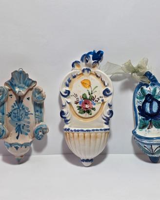 Lotto di Acquasantiere Decorative in Maiolica