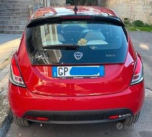 Lancia Ypsilon 1.0 Mild Hybrid Silver come nuova