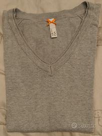 Maglia grigia scollo a V