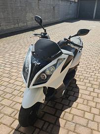 Kymco 300 bianco/nero