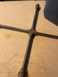 Chiave crociera misura grande