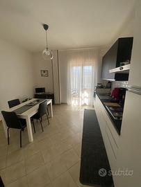 Cucina usata compresa di elettrodomestici