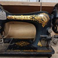 Macchina da cucire Singer antica
