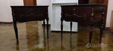 comodini e sedie antiche