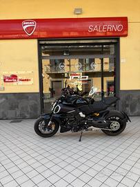 Ducati Diavel V4 black anno 2024