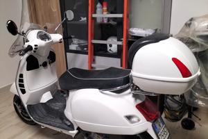Vespa GTS 300 2011 37.000km bianca top bauletto