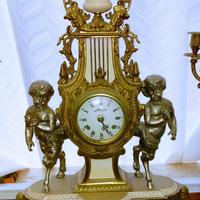 Candelabri e orologio