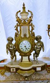 Candelabri e orologio