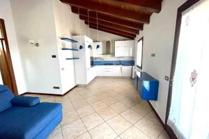 Ultimo piano con travi a vista, terrazzo e garage