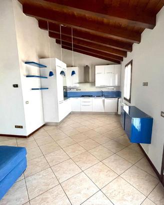 Ultimo piano con travi a vista, terrazzo e garage