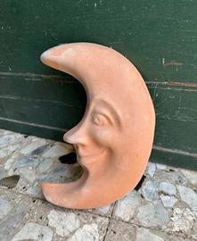 Decorazione mezzaluna a muro in terracotta