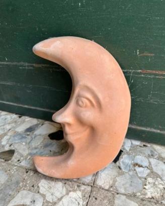 Decorazione mezzaluna a muro in terracotta