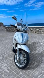 BEVERLY PIAGGIO 300