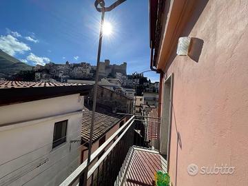 Grande e luminoso appartamento in pieno centro