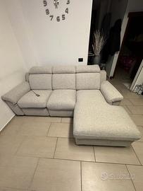 divano a L poltrone sofà grigio chiaro