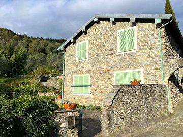 Rustico / Casale di 205 m² con più di 5 locali a C